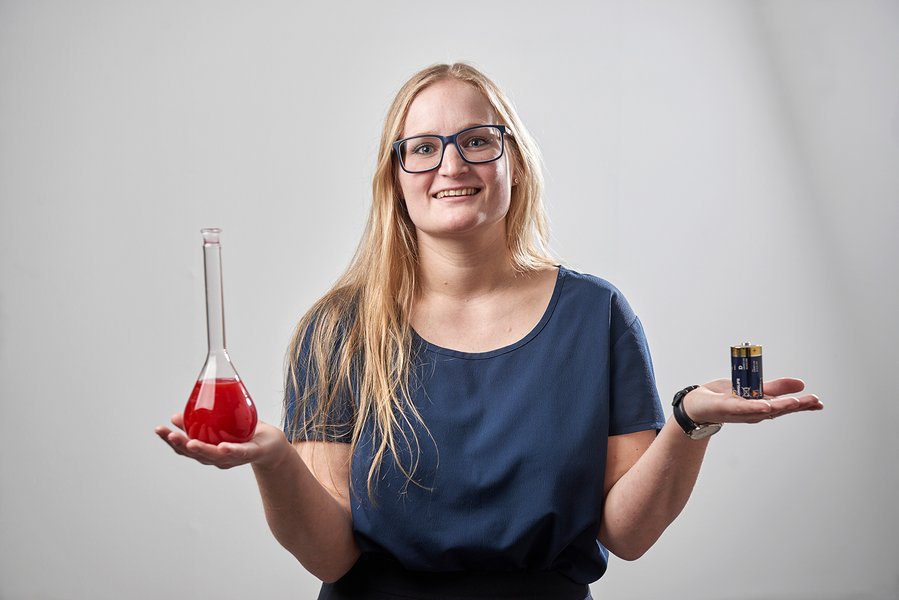 Kristina Wedege er uddannet civilingeniør i kemi og bioteknologi fra Aarhus Universitet. Uddannelsen er også i høj grad en af grundene til hendes fascination af flowbatterier til lagring af grøn strøm. Foto: Claus Sjödin